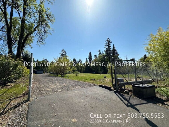 Foto del edificio - 22580 S Grapevine Rd