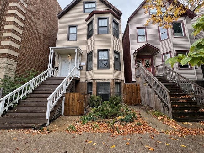 Photo - 1140 W Roscoe St Apartment