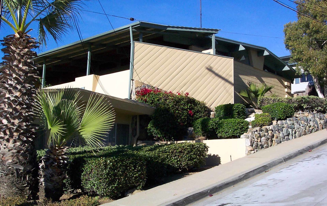 West Mission Hills Six Apartments in San Diego, CA