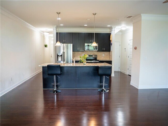 Foto del edificio - 10643 Naramore Ln
