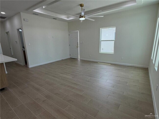 Foto del edificio - 1302 Rosewood Ln