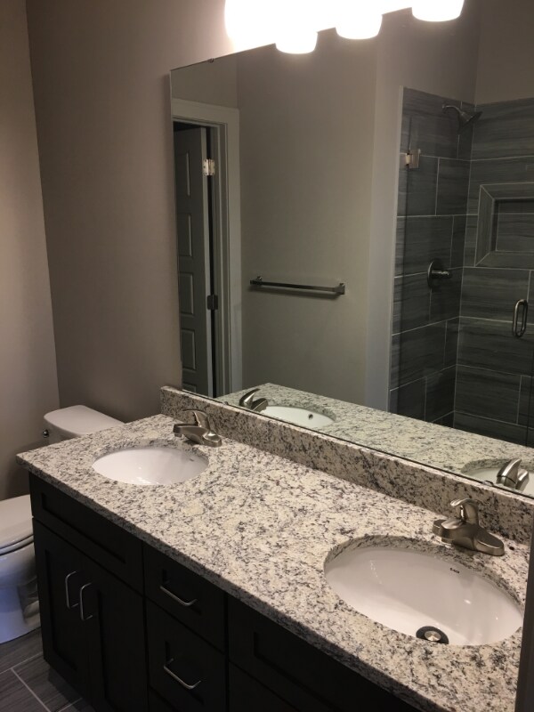 Building Photo - 15828 Valley View Dr