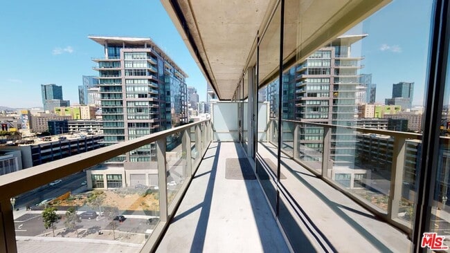 Foto del edificio - 1155 S Grand Ave