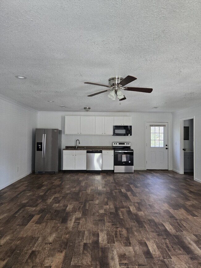 Foto del edificio - Oversized ONE Bedroom *HALF OFF YOUR FIRST...