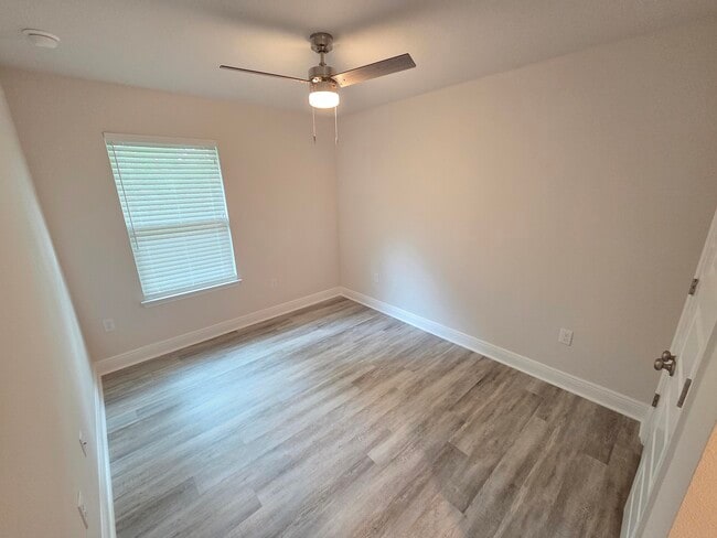Building Photo - 1030 McLaren Cir