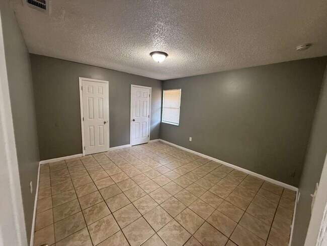 Foto del edificio - 2570-2572 Chestnut Woods Dr