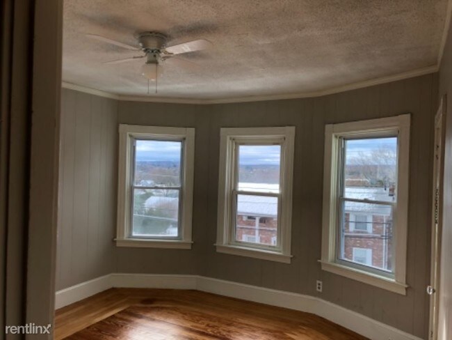 Building Photo - 3 br, 1 bath Apartment - 489 High St 3 Unit 3