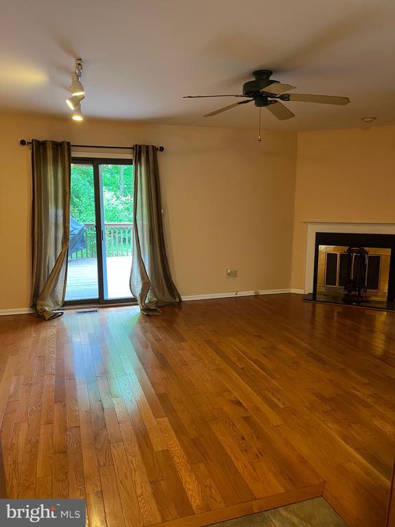 Foto del edificio - 407 Heatherwood Dr
