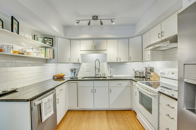 Foto del edificio - 718 Harbor Ln