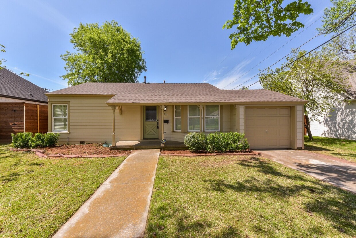821 Springbrook Dr, Fort Worth, TX 76107 House Rental in Fort Worth