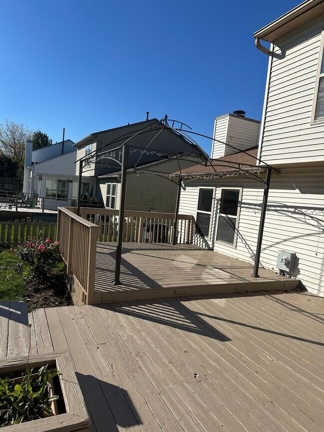 Foto del edificio - Welcome to this stunning 3 bed/3 bath single-family home located in the vibrant city of Columbus,...