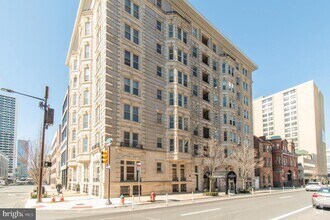 Building Photo - 2201 Chestnut St
