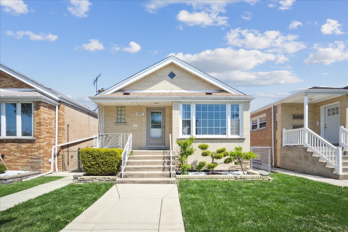 Foto principal - 6039 S Narragansett Ave