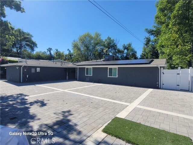 Foto principal - 20361 Clark St