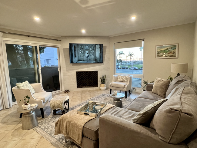 Living Room with Balcony - 6690 Vista del Mar