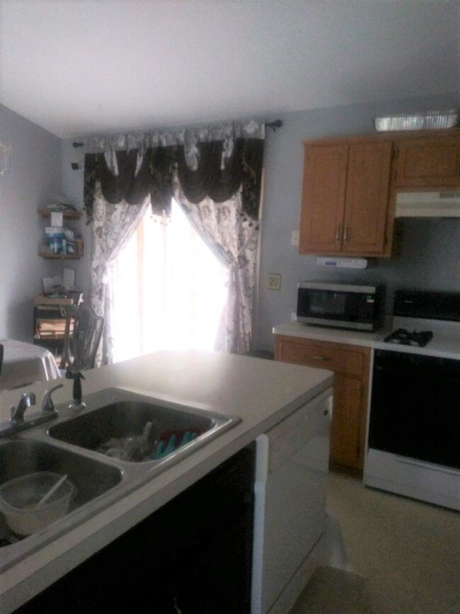 Foto del edificio - 10965 Urbank Ct NE