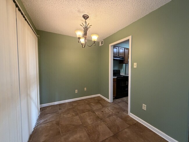 Building Photo - 5712 Los Gatos Dr