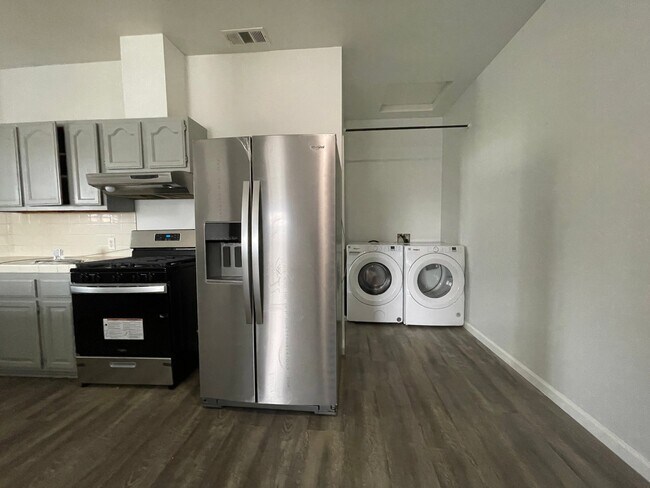 Foto del edificio - 1635 E Washington Blvd