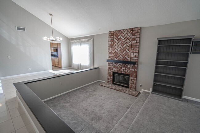 Foto del edificio - Hidden Valley 5 Bedroom Home for Rent in N...