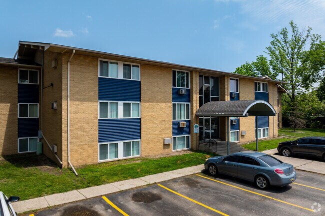 Foto del edificio - The Poplars Apartments