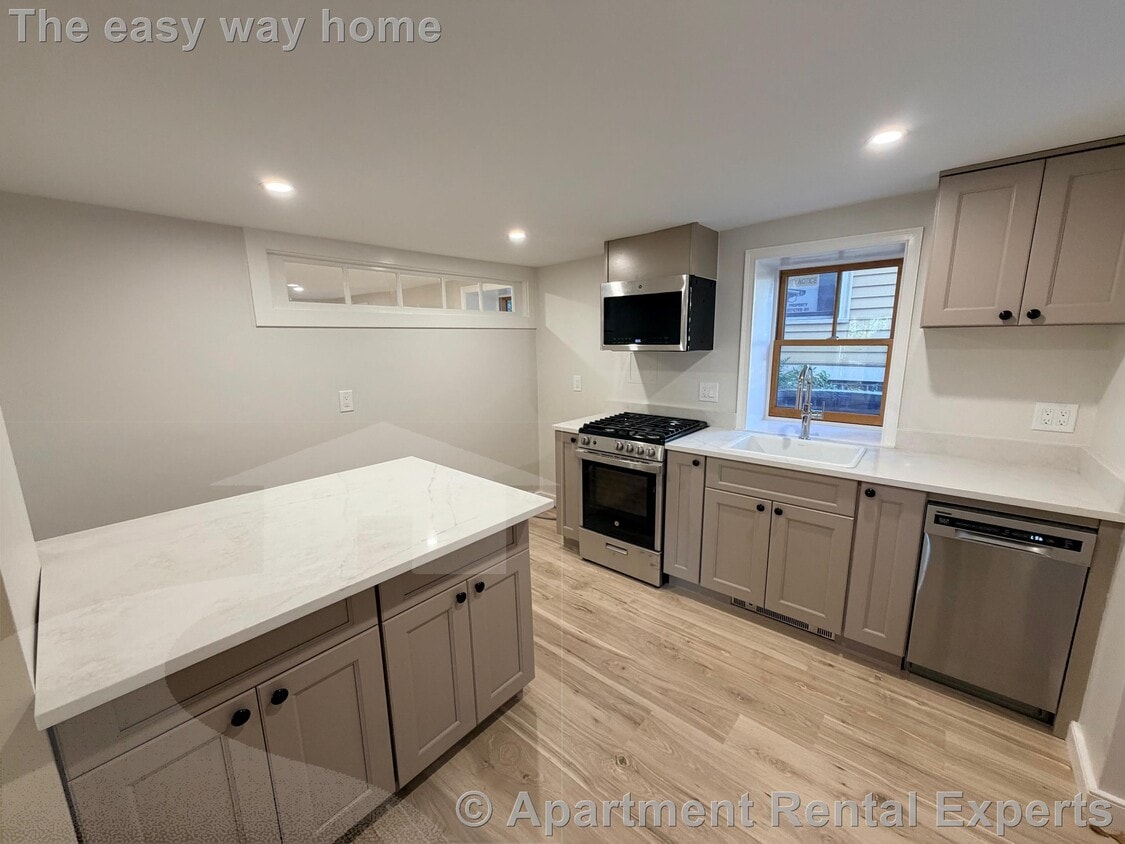 Primary Photo - 261 Mt Auburn St