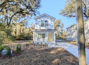 Building Photo - 7948 Harding Ave