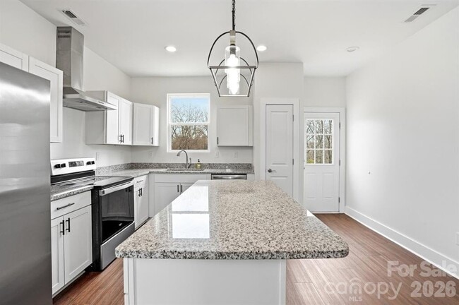 Building Photo - 102 Snyder Ct NE