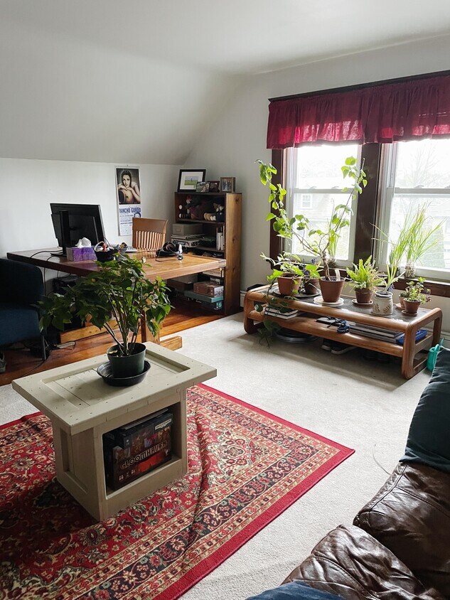 Primary Photo - 33 Carver Rd