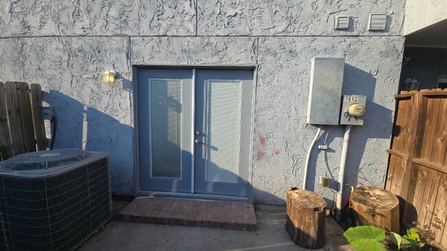 Foto del edificio - 1812 Country Village Blvd