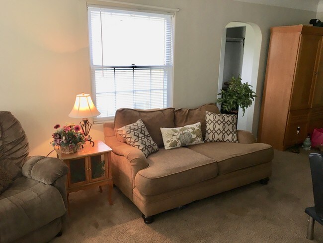 Living room with foyer and coat closet - 1604 College St