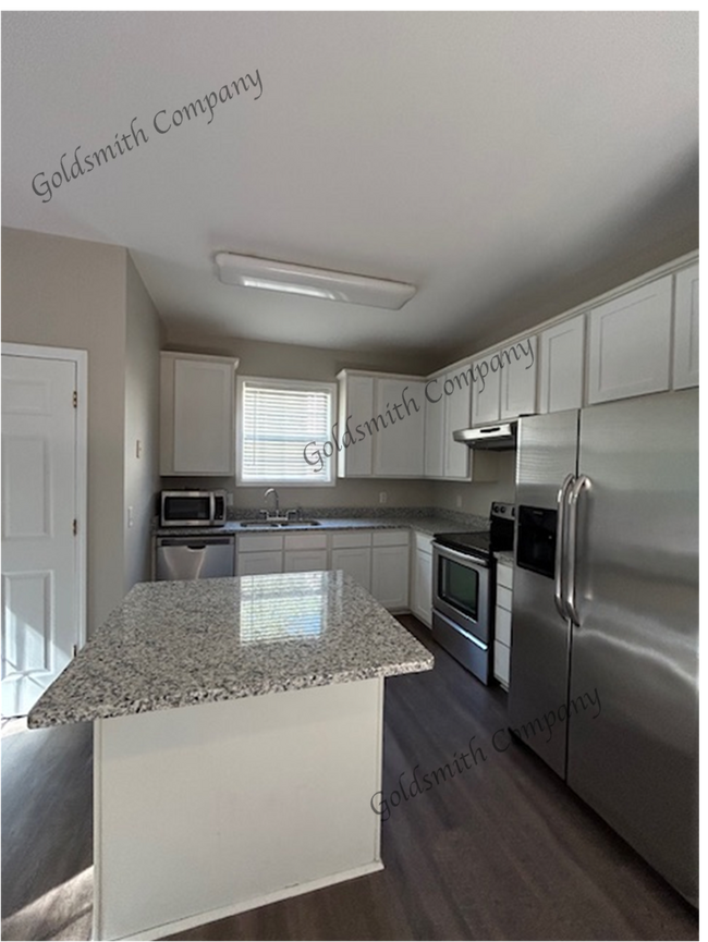Foto del edificio - "Spacious 4-Bed Oasis with 2.5 Baths on Collingsworth Lane"