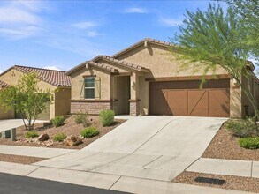 Building Photo - 14031 E Golden Oaks Rd