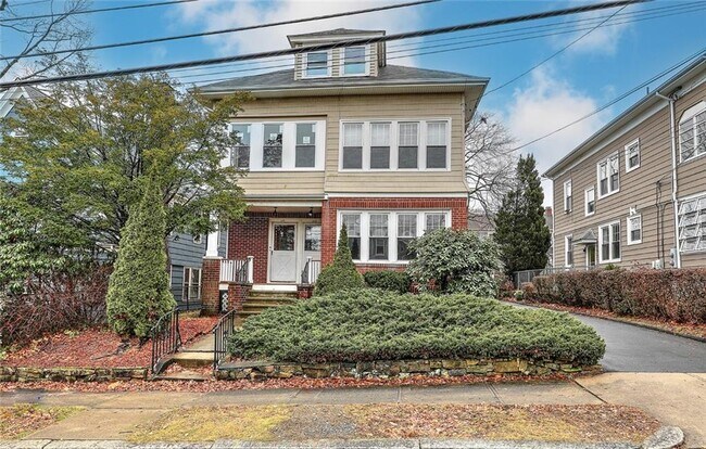 Building Photo - 113 3rd St