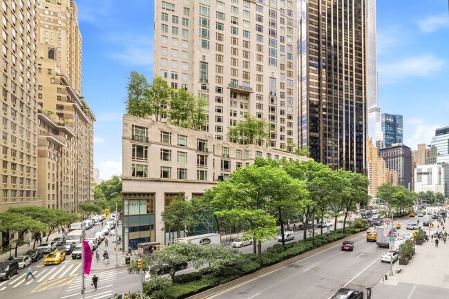 Foto del edificio - 62 W 62nd St
