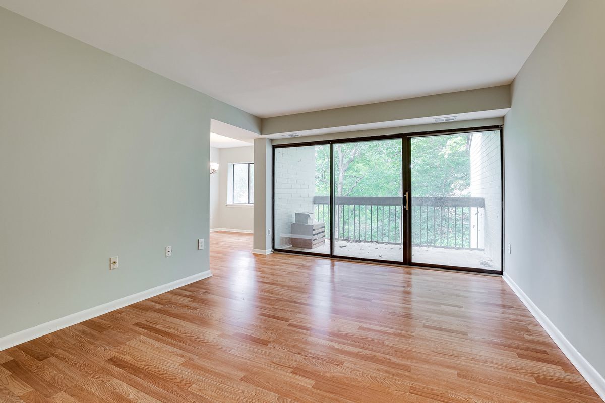 Foto del edificio - 2210 Springwood Dr