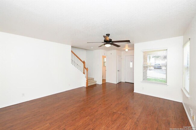 Foto del edificio - 16134 Branching Oaks