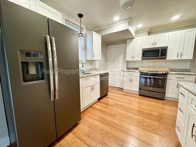 Photo - 1112 Kelton Ave House