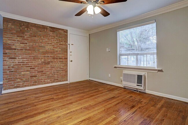 Foto del edificio - 2647 Greenbriar Dr