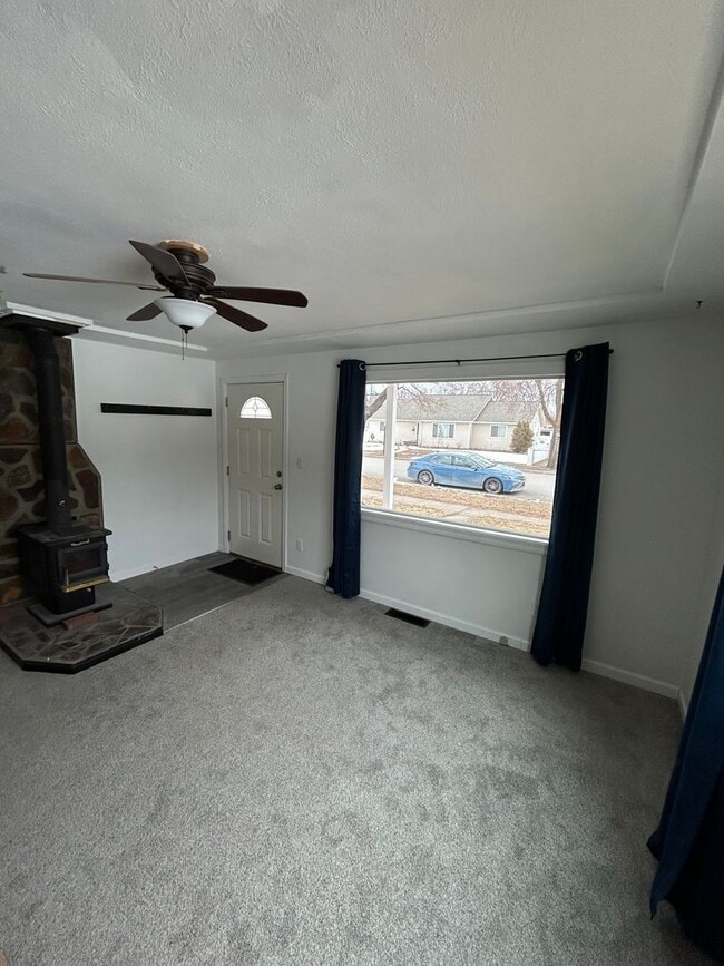 Building Photo - 436 7th Ave W