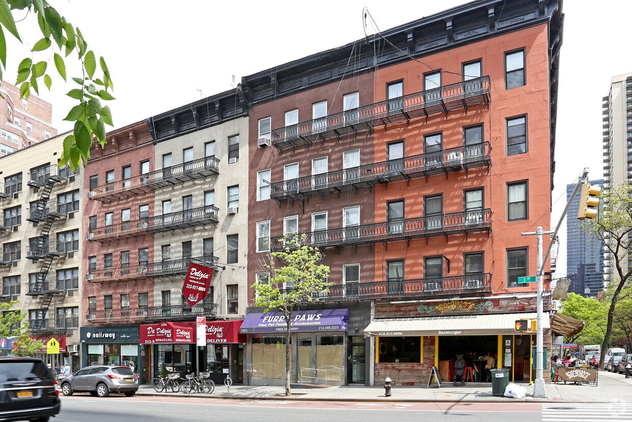 Foto del edificio - 1372 First Ave