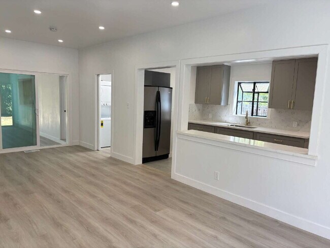Foto del edificio - "Stunning Newly Remodeled 3-Bed Oasis with...