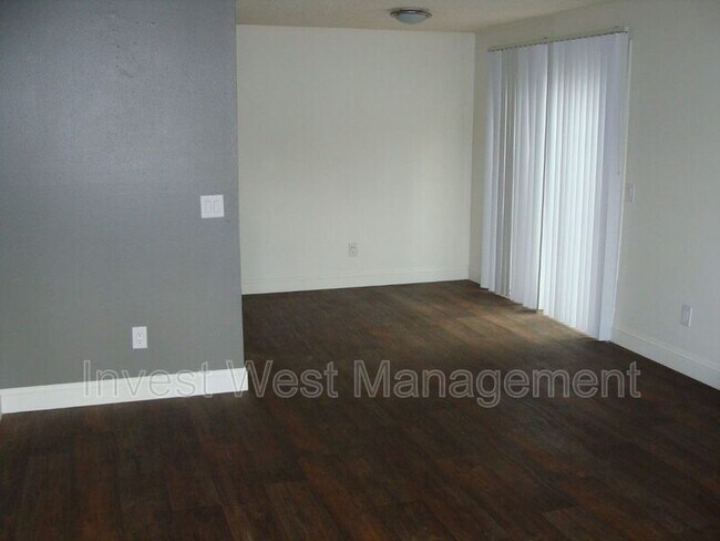 Foto del edificio - 3102 Kauffman Ave