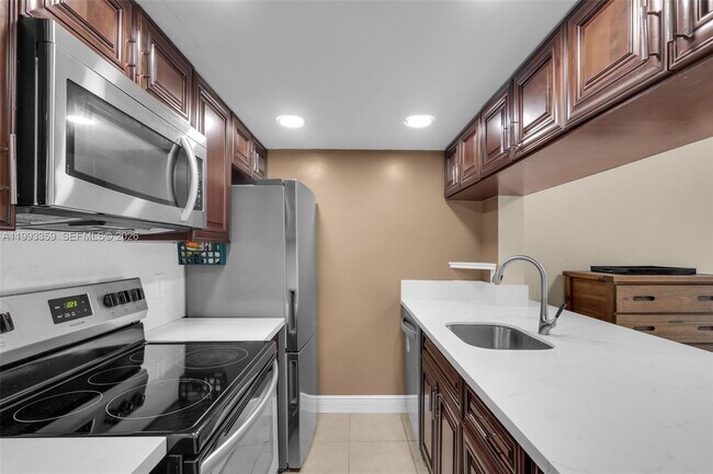 Building Photo - 10001 W Atlantic Blvd