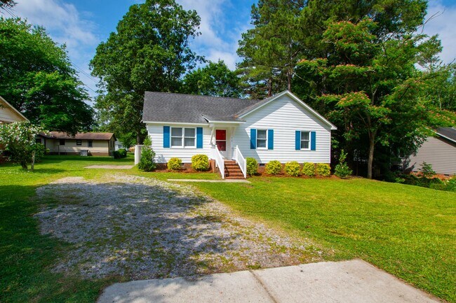 Foto del edificio - Charming 3-Bedroom Home in Prime Clayton l...