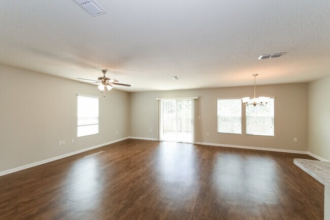 Foto del edificio - 2150 Tyson Lake Dr