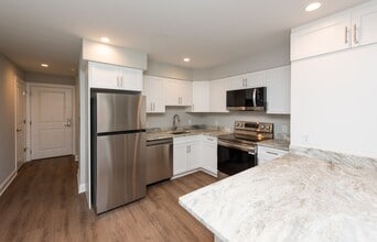 Interior Photo - 925 at North