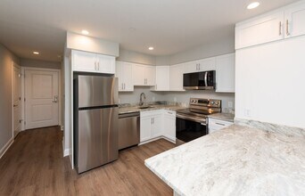 Interior Photo - 925 at North