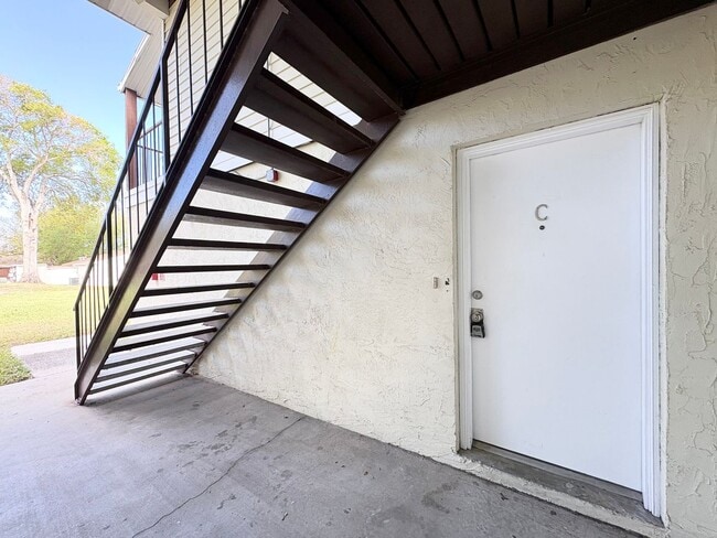 Building Photo - Altamonte Springs 1B/1BA Ground Floor Condo ~ Available NOW!!