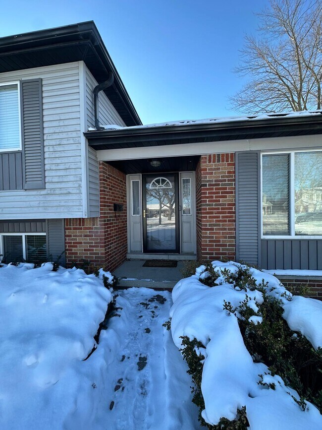 Building Photo - 2184 Cumberland Dr