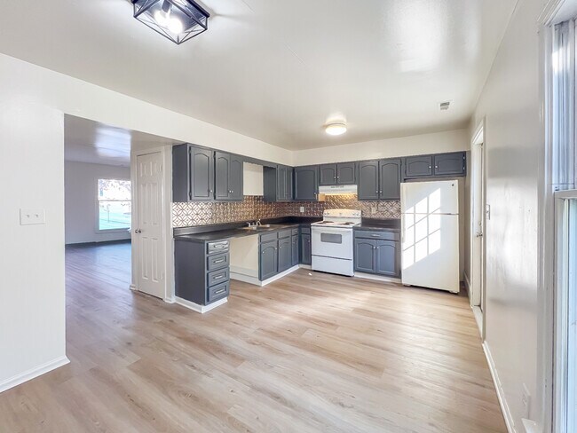 Foto del edificio - 13 Fox Hill Dr